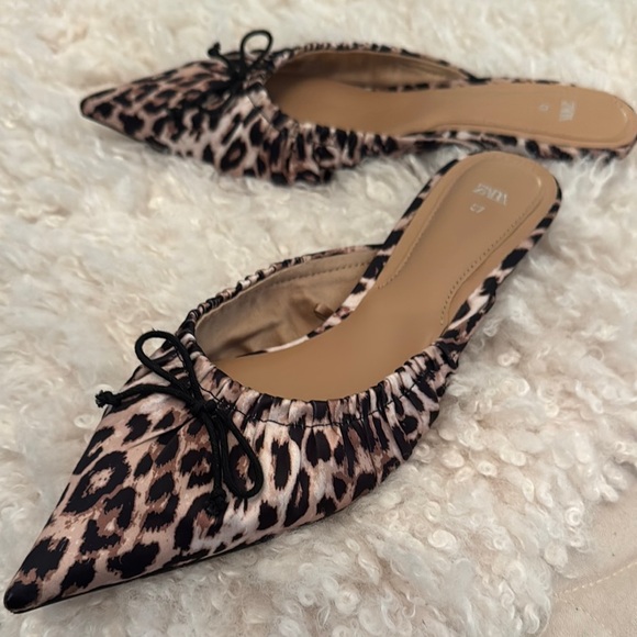 Leopard Print Women's Shoes - Picture 7 of 8